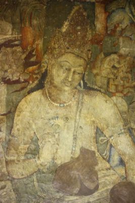  Ajanta Mağaraları'ndaki 'Padmapani Bodhisattva' Heykeli: Dokunsal Meditasyon ve İlahi Ruhun Yansıması!